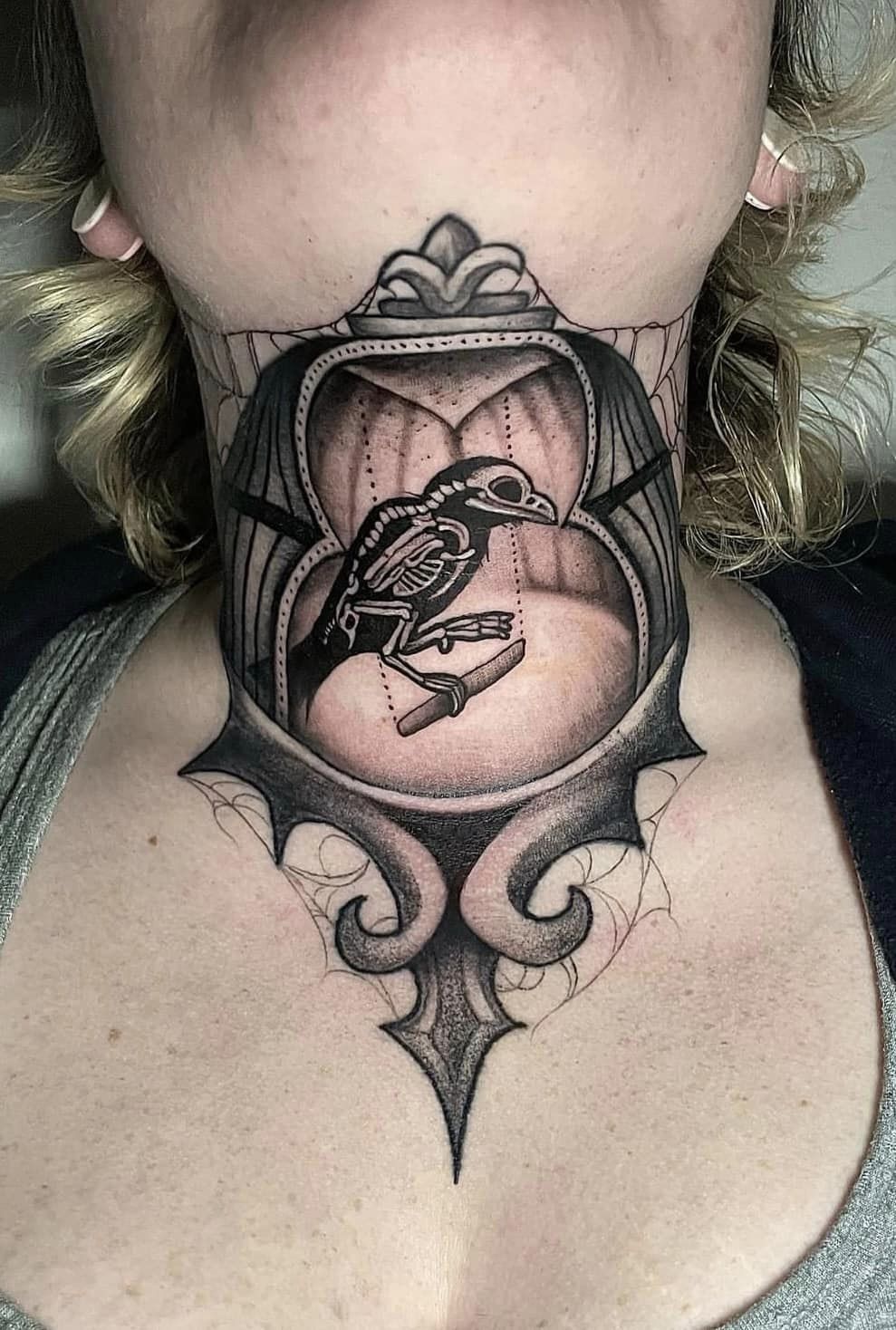 Lion Tattoo Mirror in Water Temporary Body Waterproof Boy and Girl Tattoo, image size:989x1468